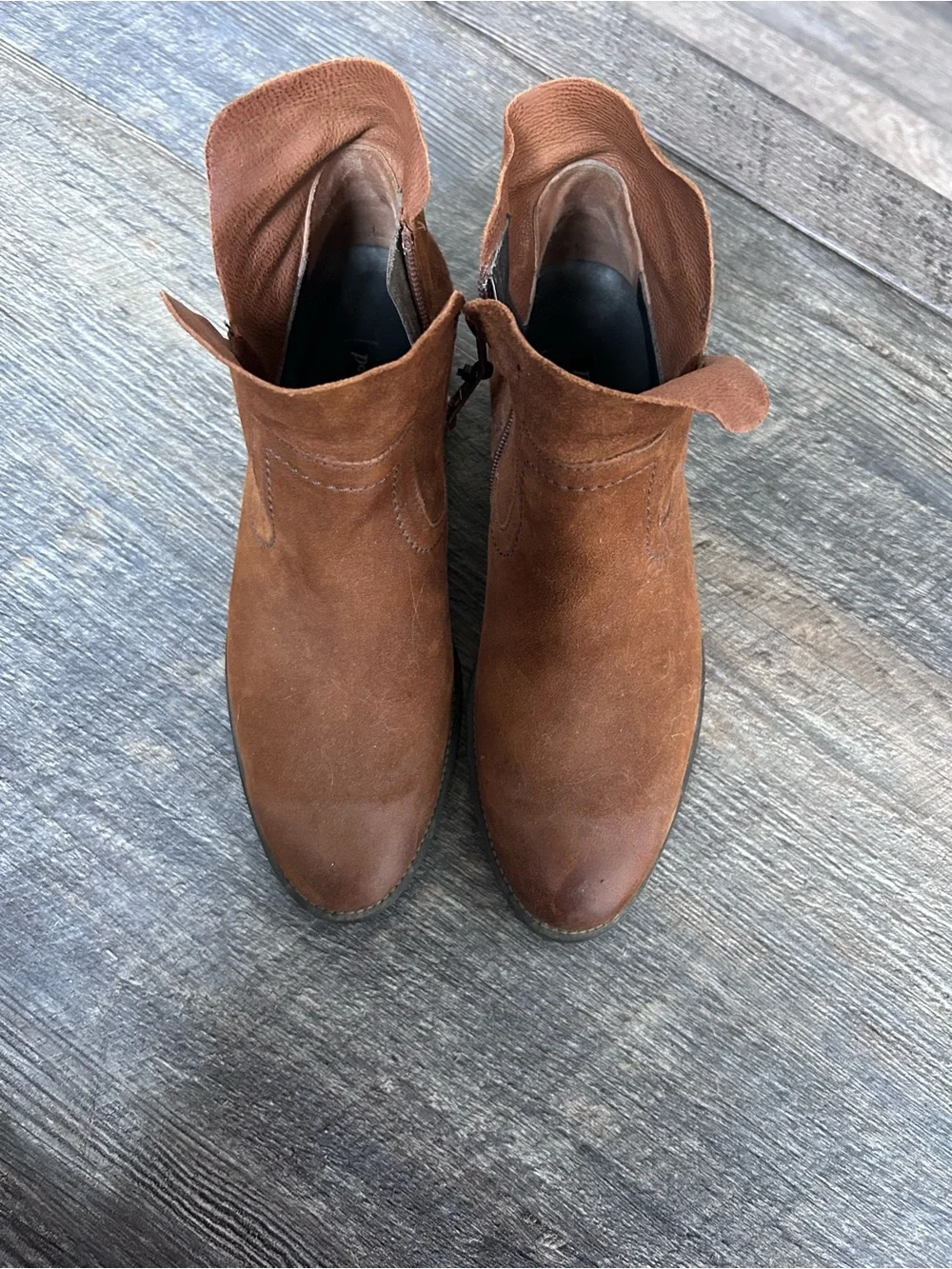 Paul Green suede upper